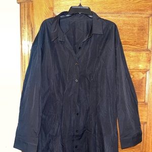 A dress shirt that is form fitting around the waist. It’s long like a dress.